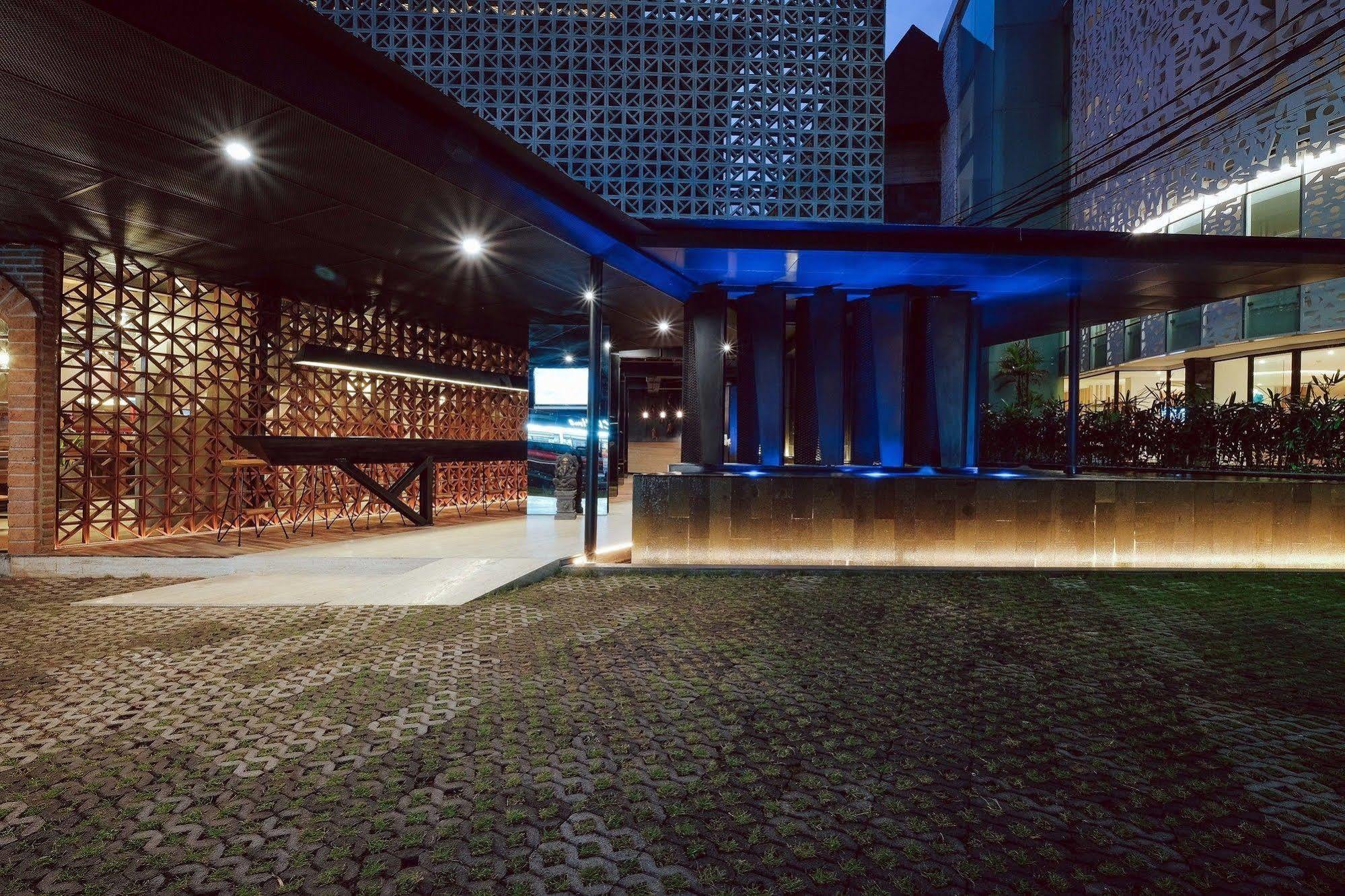 J Hotel Kuta Кута Екстер'єр фото